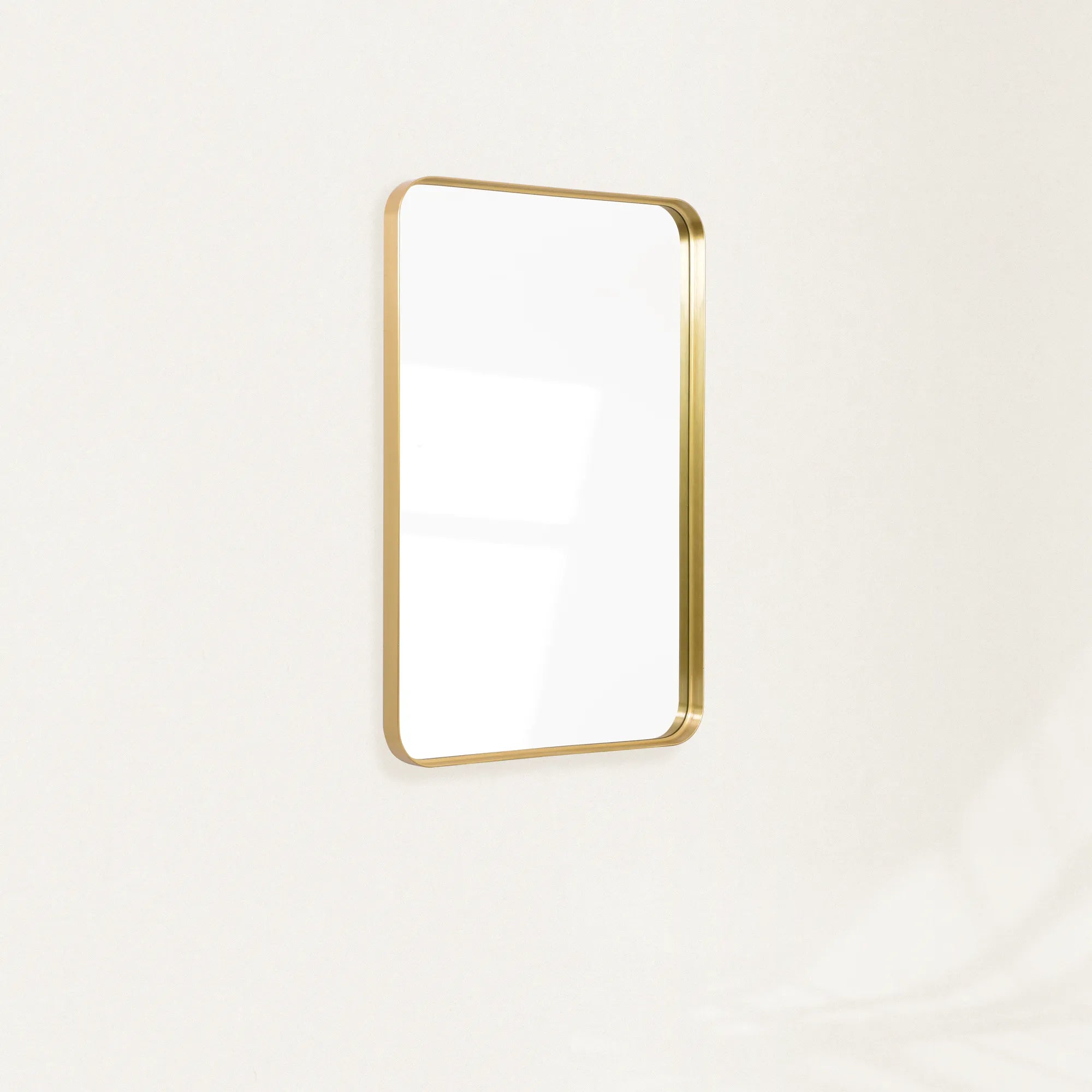 Theo-Wandspiegel mit abgerundeten Ecken – Gold